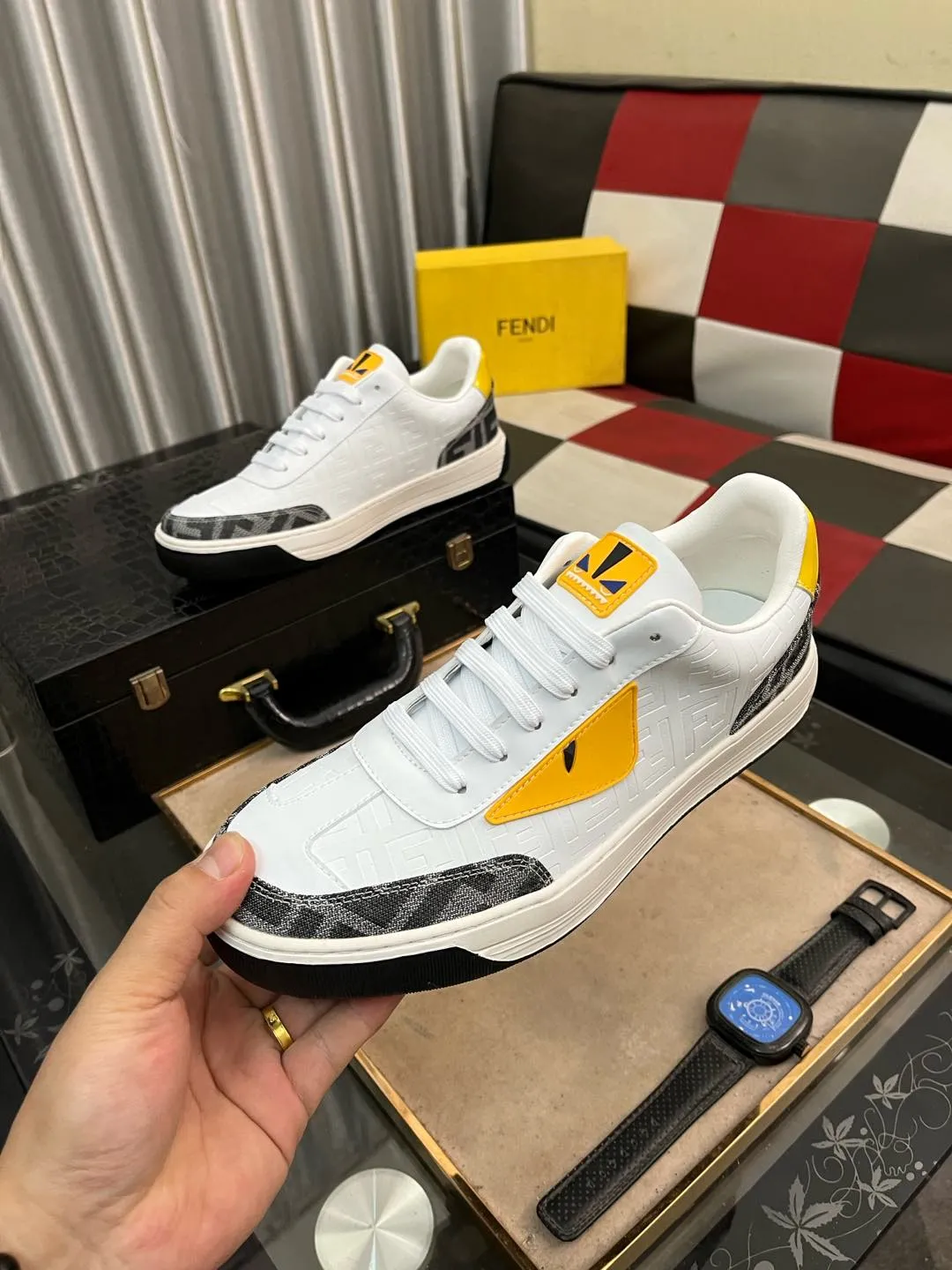 Men's shoes 💰400⌚️⌚️[fendi] Fendi classic and comfortable men, this complex sneaker is made of soft calfskin➕genuine leather lining➕original ultra-light rubber material with rough outsole. This unique and light style is suitable for the casual and refined sensibility of this season. It is comfortable and natural on the feet. It is an everyday style for casual travel in autumn and winter! 38−443️⃣colors available